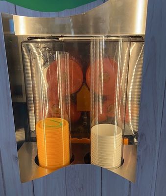 Автоматический свежий холод апельсинового сока - отжатый автомат с экраном дисплея